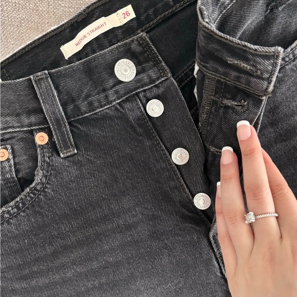 Levi's Wedgie Distressed Straight Leg Jeans - Picture 5 of 9